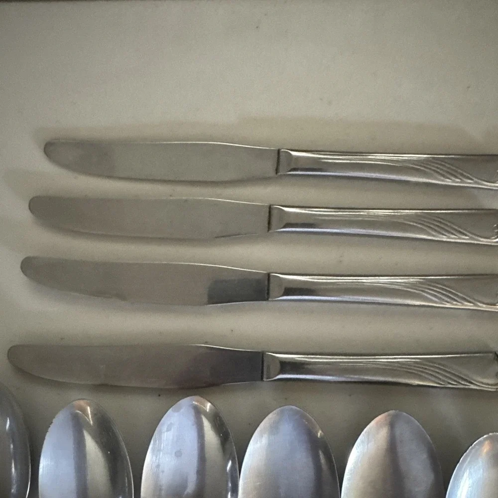 INTERNATIONAL Silco INS53 Stainless Flatware Set 28 PCs Knives Forks Spoons